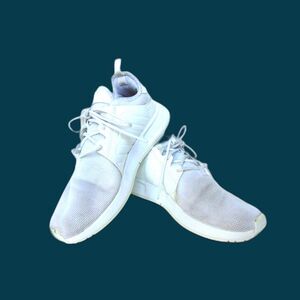 Womens Adidas White Athletic Shoe in good condition Size 8 Flaw on toe p…